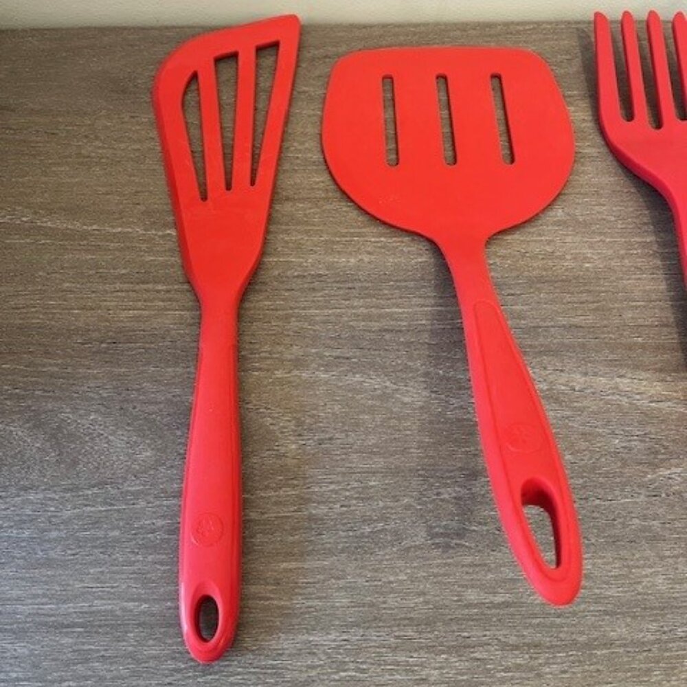 5 SILICONE KITCHEN UTENCILS - Picture 2 of 5